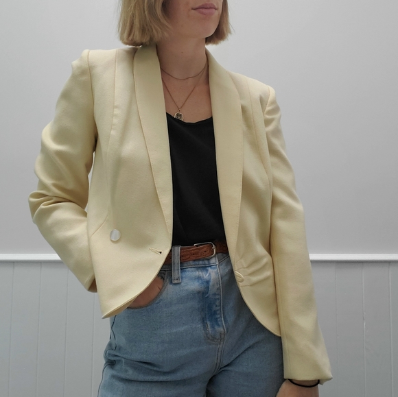 VINTAGE Soft Yellow Blazer - Picture 6 of 6